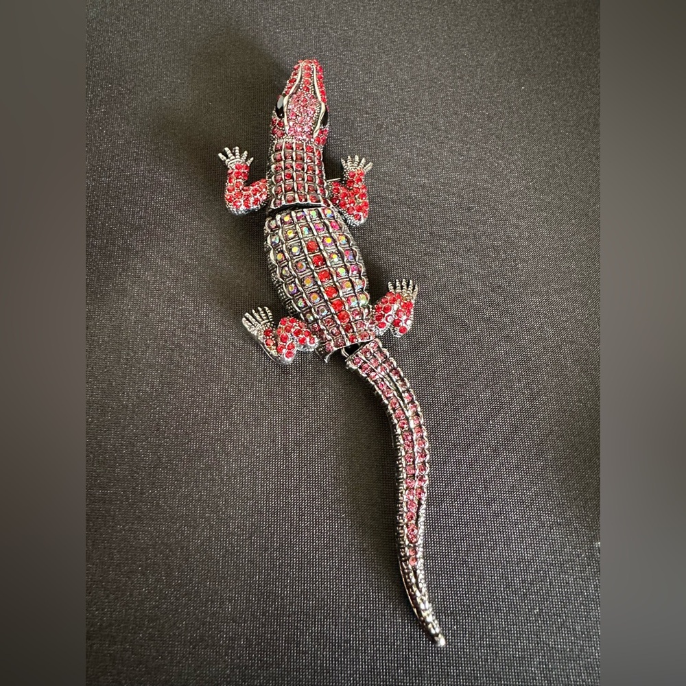 Red Rhinestone Alligator Figure Brooch - Picture 4 of 6